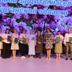 
											Социальные работники получили награды и поздравления с 80-летием службы региона									