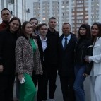 
											Губернатор Вадим Шумков поздравил выпускников Курганской области с окончанием школы									