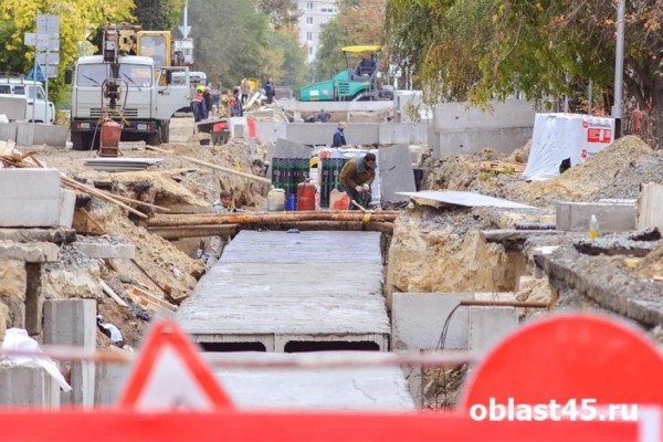 В Кургане обещают, что новый трубопровод на улице Горького прослужит 30 лет