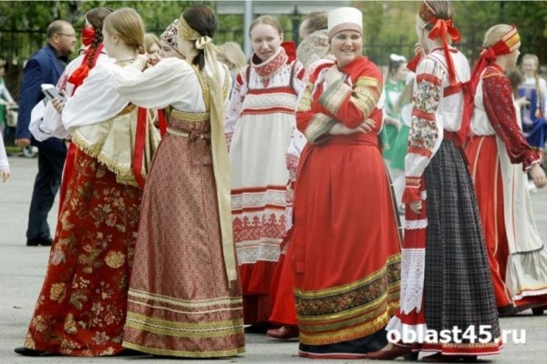 Кубанский хор и хоровод дружбы: День России по-кургански