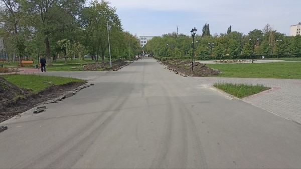 Тротуары в курганском Горсаду готовят к установке резинового покрытия Тротуары в курганском Горсаду готовят к установке резинового покрытия