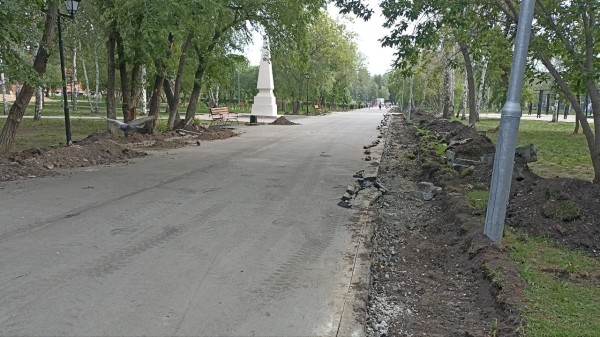 Тротуары в курганском Горсаду готовят к установке резинового покрытия Тротуары в курганском Горсаду готовят к установке резинового покрытия