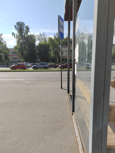 В Кургане разбитую остановку на проспекте Конституции отремонтируют до осени