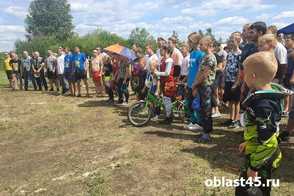 8-летний мальчик завоевал золотую медаль на мотосоревнованиях в Кургане