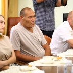 Губернатор Вадим Шумков и глава МЧС России Александр Куренков встретились с пострадавшими в результате ЧС жителями Кургана и Логоушки
Губернатор Вадим Шумков и глава МЧС России Александр Куренков встретились с пострадавшими в результате ЧС жителями Кургана и Логоушки