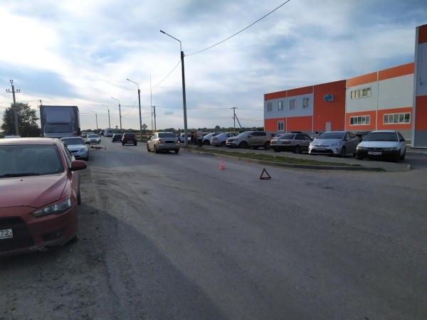 В курганском микрорайоне велосипедист помял &laquo;Ниссан&raquo;