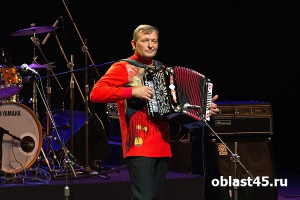 Снова дома: Юрий Гальцев выступил перед курганцами на фестивале «Середина лета» Снова дома: Юрий Гальцев выступил перед курганцами на фестивале «Середина лета»