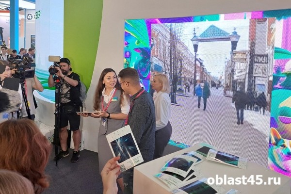 Новая «Ласточка», диджитал-алкоголь и курганская техника: как проходит ИННОПРОМ Новая «Ласточка», диджитал-алкоголь и курганская техника: как проходит ИННОПРОМ