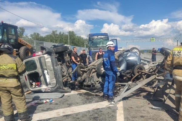 На трассе Курган-Челябинск произошло страшное массовое ДТП На трассе Курган-Челябинск произошло страшное массовое ДТП