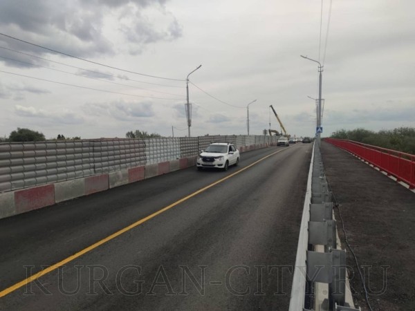 В Кургане на Бурово-Петровском мосту открыли движение В Кургане на Бурово-Петровском мосту открыли движение