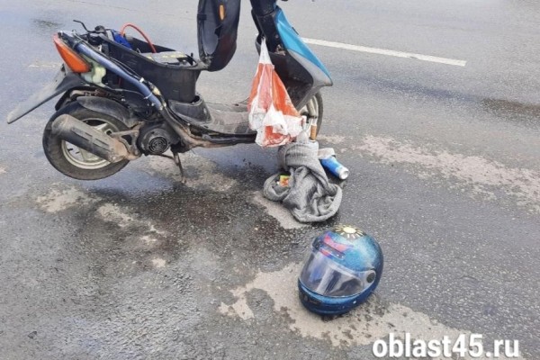 В Кургане мужчину на скутере на мост не пустил столб В Кургане мужчину на скутере на мост не пустил столб