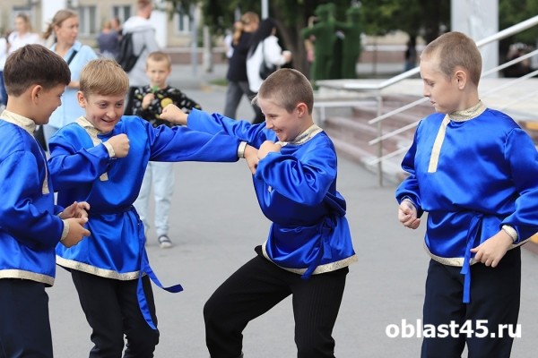 Мёдом намазано: в Кургане отметили Медовый Спас