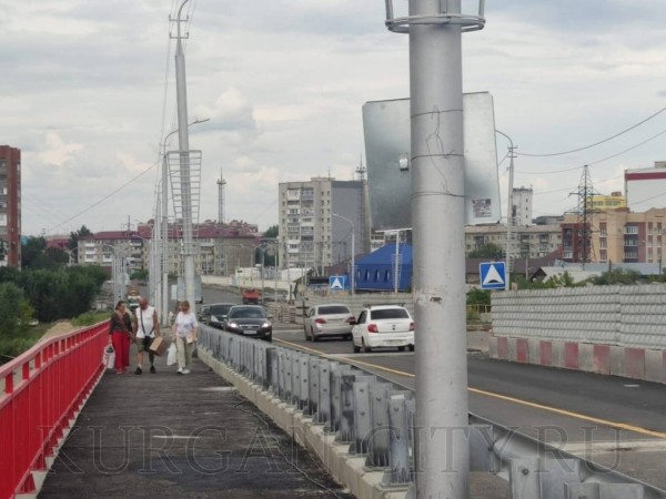 В Кургане на Бурово-Петровском мосту открыли движение В Кургане на Бурово-Петровском мосту открыли движение