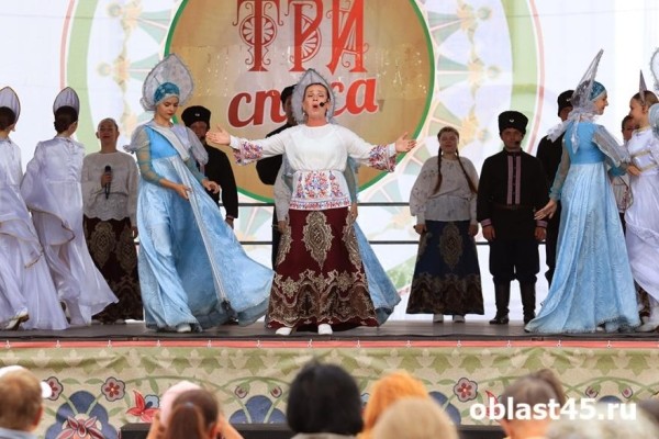 Мёдом намазано: в Кургане отметили Медовый Спас
