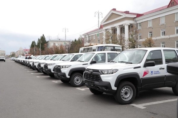 В Зауралье сельским медикам передали новые автомобили 