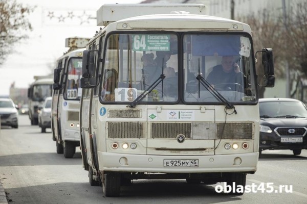 Автобусы Кургана меняют маршруты из-за перекрытия улицы Савельева Автобусы Кургана меняют маршруты из-за перекрытия улицы Савельева