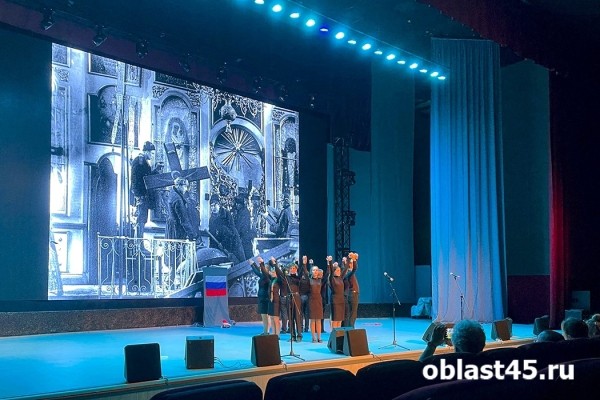 Искусство помогает курганцам собирать деньги на фронтовой автомобиль