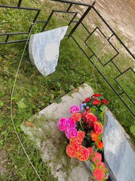 В Курганской области вандалы разгромили кладбище В Курганской области вандалы разгромили кладбище