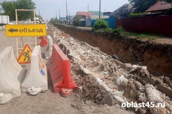В Кургане завершают ремонт теплосетей на улице Горького
