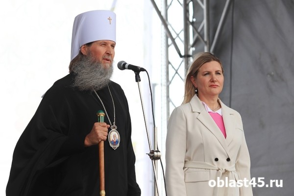 Мёдом намазано: в Кургане отметили Медовый Спас