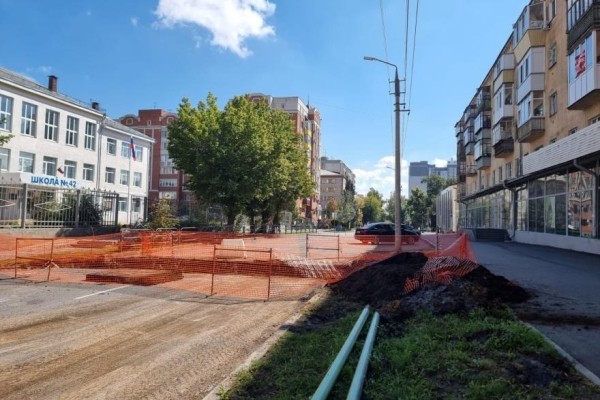 В Кургане экстренно перекрыли часть улицы Кирова В Кургане экстренно перекрыли часть улицы Кирова