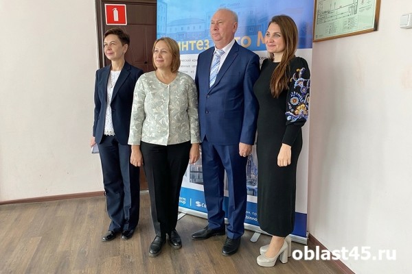 В курганском техникуме обновили химическую лабораторию В курганском техникуме обновили химическую лабораторию