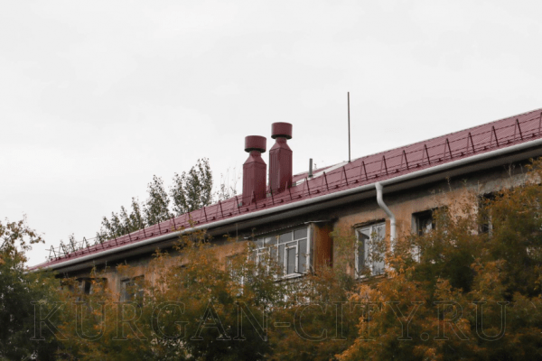 В Кургане завершают восстановление горевшей летом 4-этажки