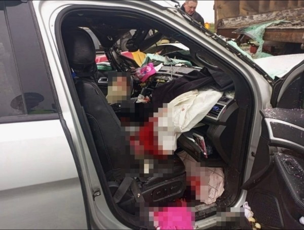 В Зауралье в аварии с грузовиком пострадали трое детей и погибла женщина В Зауралье в аварии с грузовиком пострадали трое детей и погибла женщина