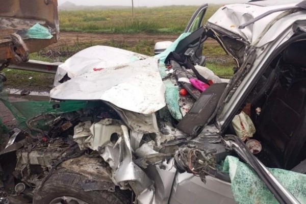 В Зауралье в аварии с грузовиком пострадали трое детей и погибла женщина В Зауралье в аварии с грузовиком пострадали трое детей и погибла женщина