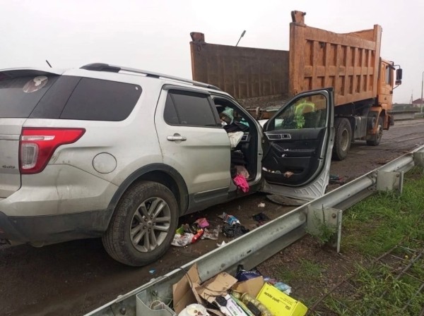 В Зауралье в аварии с грузовиком пострадали трое детей и погибла женщина В Зауралье в аварии с грузовиком пострадали трое детей и погибла женщина
