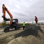 
											Губернатор Вадим Шумков проконтролировал ход строительства школы на 1500 мест и второй очереди благоустройства парка в 4-м микрорайоне									