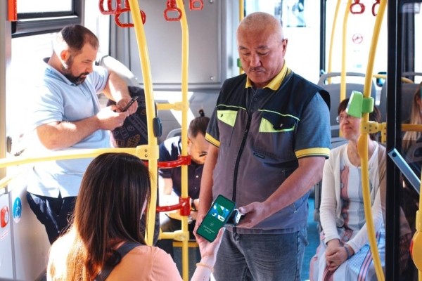 Карты «Мир» сделали дешевле проезд на автобусе в Кургане Карты «Мир» сделали дешевле проезд на автобусе в Кургане