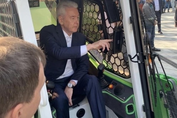Мэр Москвы Собянин оценил курганскую технику Мэр Москвы Собянин оценил курганскую технику
