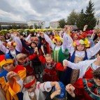 Самобытная Александровская ярмарка в Кургане собрала более 3500 гостей и участников
Самобытная Александровская ярмарка в Кургане собрала более 3500 гостей и участников