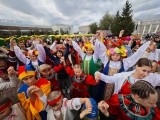 Самобытная Александровская ярмарка в Кургане собрала более 3500 гостей и участников
Самобытная Александровская ярмарка в Кургане собрала более 3500 гостей и участников