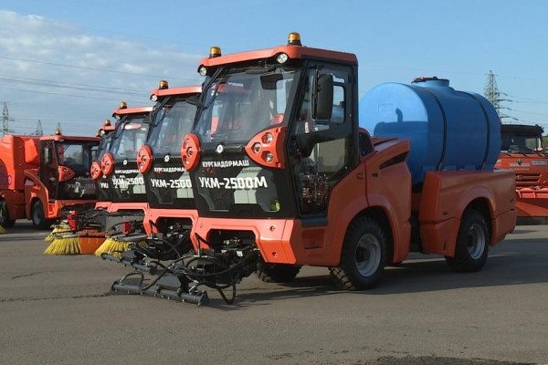 Уборочная техника &laquo;Кургандормаша&raquo; выехала на улицы Санкт-Петербурга