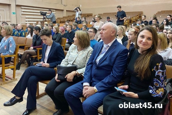 В курганском техникуме обновили химическую лабораторию В курганском техникуме обновили химическую лабораторию