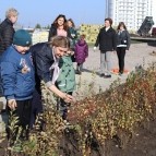 
											В Кургане рядом со строящейся школой на 1500 мест появилась &laquo;Аллея педагогов&raquo;									