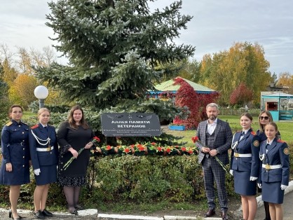 Сотрудники регионального следственного управления поздравили пожилых людей с праздником Сотрудники регионального следственного управления поздравили пожилых людей с праздником