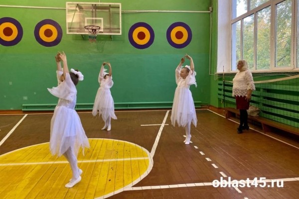 В Кургане самозанятая взращивает танцевальные &laquo;Лепестки&raquo; 