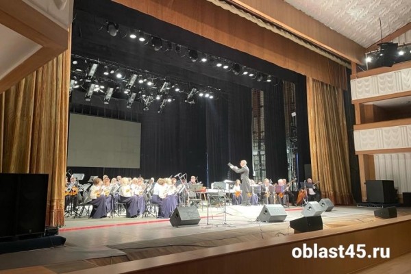 На сцене Курганской филармонии выступил оркестр из Новосибирска На сцене Курганской филармонии выступил оркестр из Новосибирска