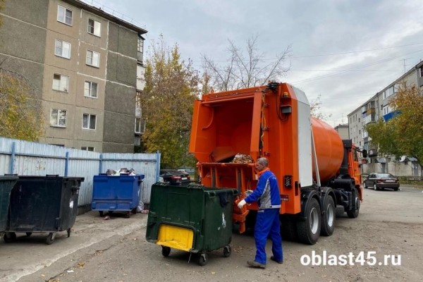 В Кургане тестируют новые мусоровозы