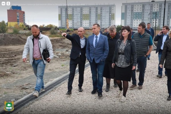 Губернатор Вадим Шумков проверил, как обустраивают парк в Заозёрном
