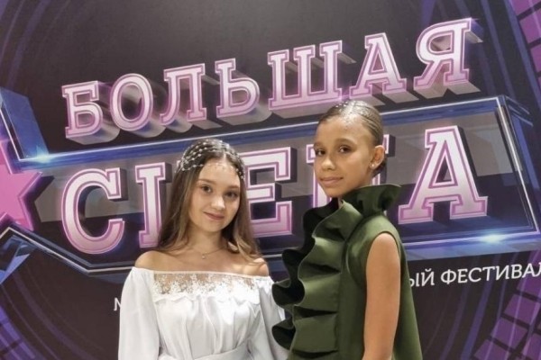 Юные певицы из Кургана спели на «Большой сцене» в Москве Юные певицы из Кургана спели на «Большой сцене» в Москве