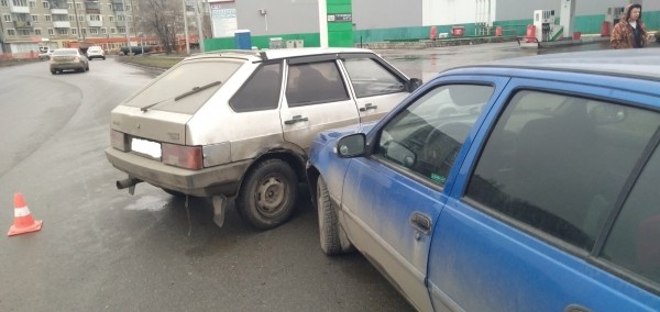 Курганец на ВАЗе пошёл на таран железнодорожного моста