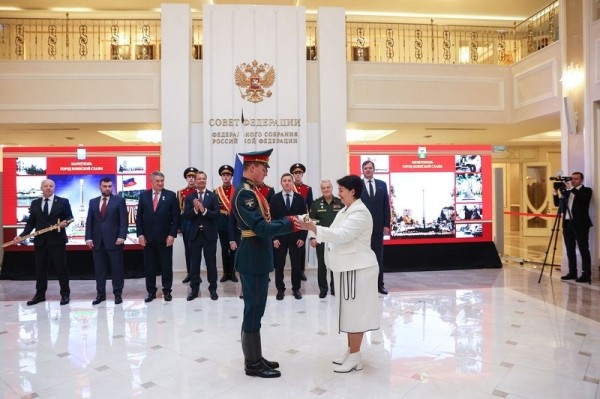 Сенатор Муратов предрёк новый Парад Победы на Красной площади в честь свержения укрофашизма