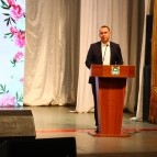 
											Губернатор Вадим Шумков вручил многодетным мамам региональные знаки отличия "Материнская слава"									