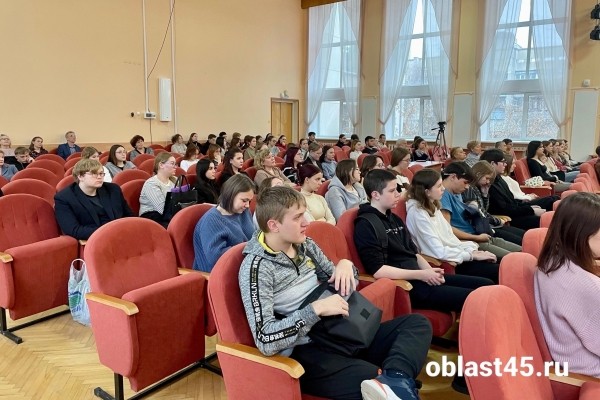 В Кургане лауреаты музыкальных конкурсов выступили на одной сцене В Кургане лауреаты музыкальных конкурсов выступили на одной сцене