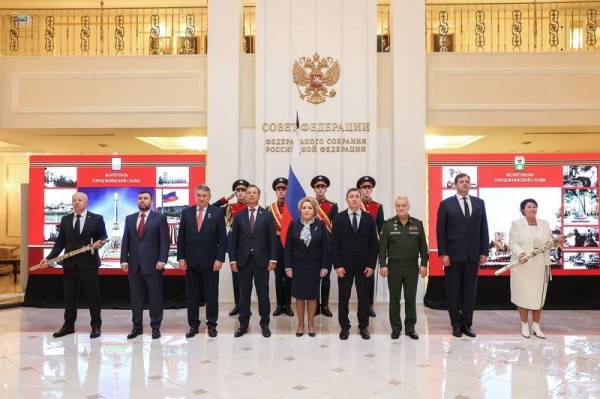 Сенатор Муратов предрёк новый Парад Победы на Красной площади в честь свержения укрофашизма