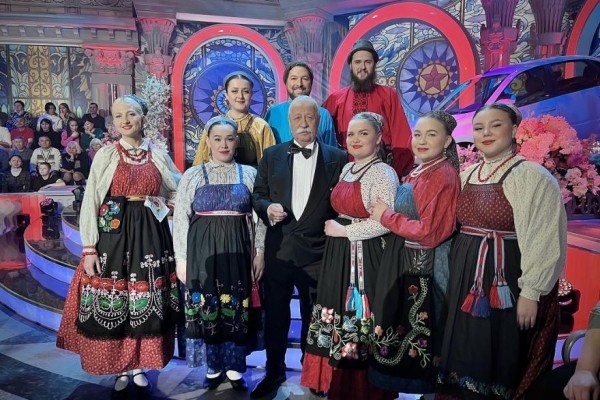 Курганский ансамбль &laquo;Цветень&raquo; вновь открывает популярное российское телешоу